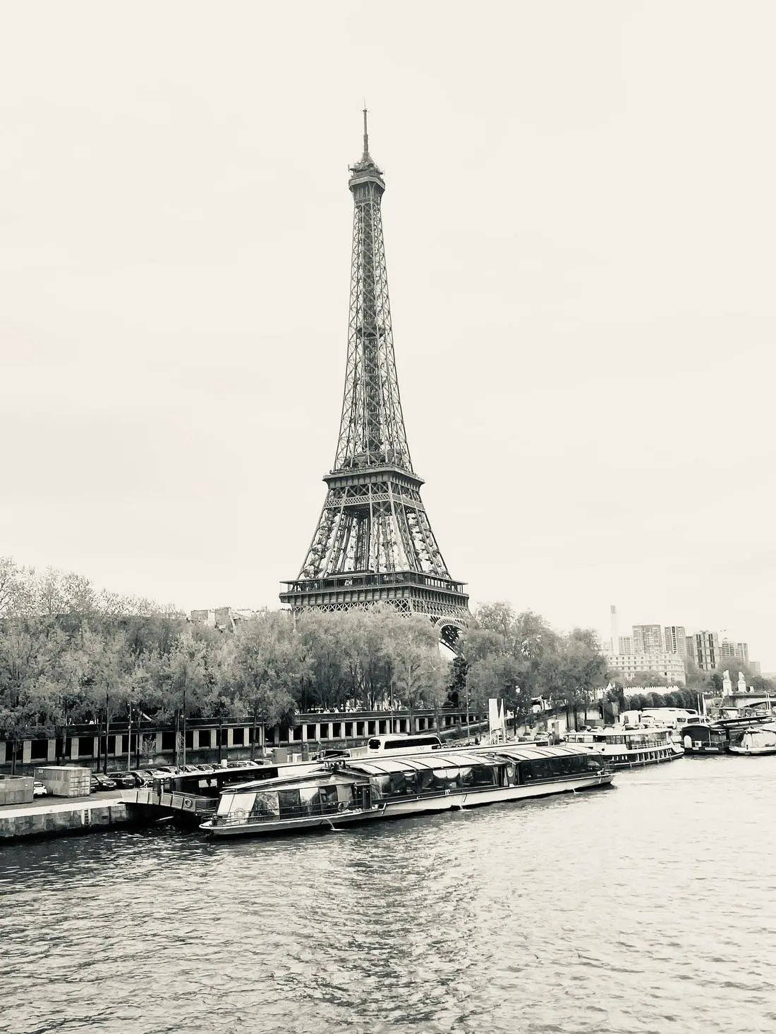 La Tour Eiffel depuis la Seine